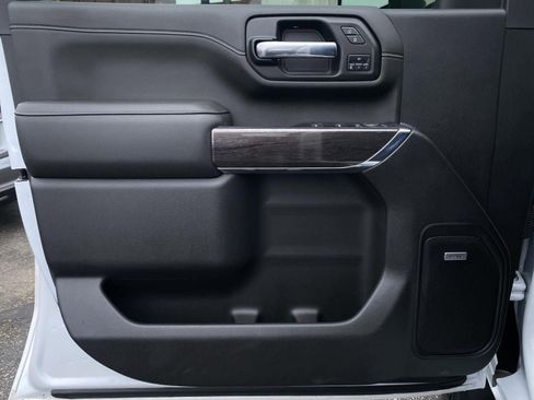 Used 2022 Chevrolet Silverado 2500 LTZ w/ LTZ Convenience Package image 16