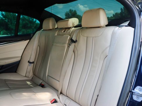 Used 2018 BMW 530i w/ M Sport Package RWD image 17