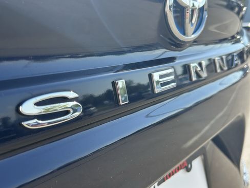 Used 2021 Toyota Sienna Platinum AWD/4WD image 8