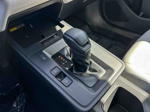 Used 2026 Toyota Corolla Cross LE image 33