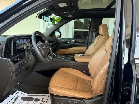 Used 2023 Cadillac Escalade Premium Luxury w/ Performance Package AWD/4WD image 11