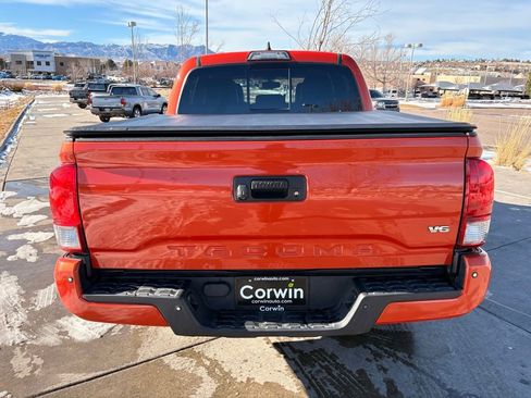 Used 2017 Toyota Tacoma TRD Off-Road image 8