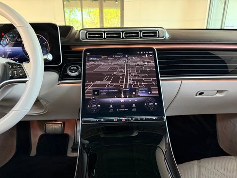 Used 2021 Mercedes-Benz Maybach S 580 4MATIC image 45