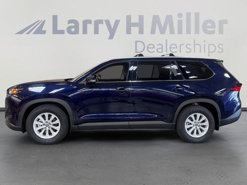 Certified 2026 Toyota Grand Highlander XLE FWD image 2