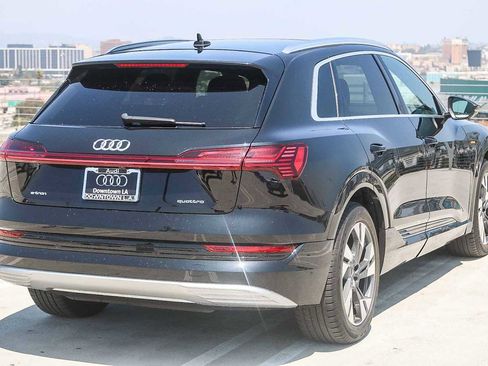 Used 2022 Audi e-tron Premium image 6