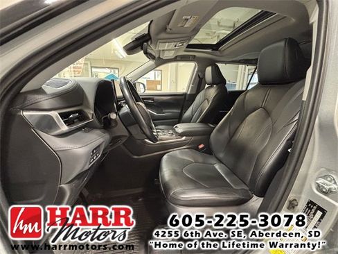 Used 2021 Toyota Highlander Limited image 19