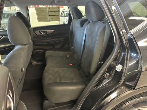 Used 2016 Nissan Rogue SV image 5