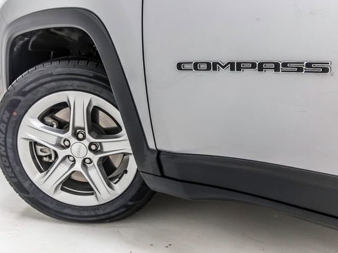 Used 2023 Jeep Compass Latitude AWD/4WD image 12