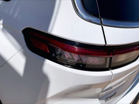 Used 2023 Jeep Grand Cherokee L Laredo image 28