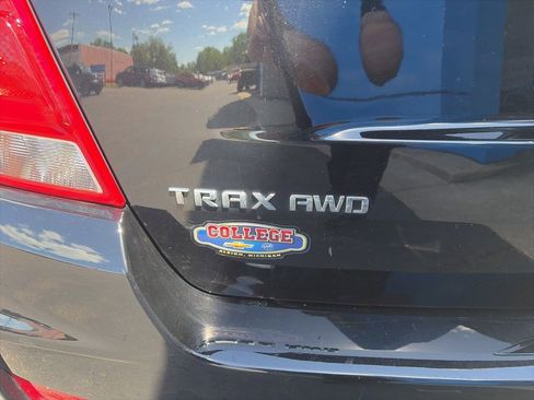 Used 2020 Chevrolet Trax LT w/ LT Convenience Package AWD/4WD image 9