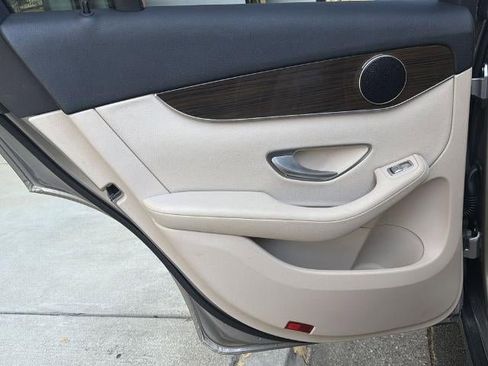 Used 2021 Mercedes-Benz GLC 300 image 26