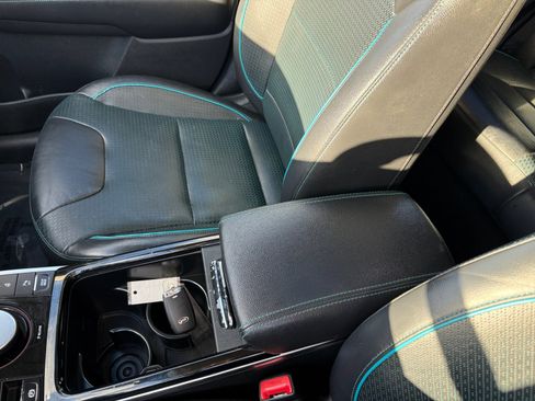 Used 2019 Kia Niro EX Premium image 14