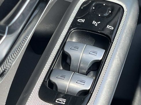 Used 2025 Mercedes-Benz GLC 300 image 19