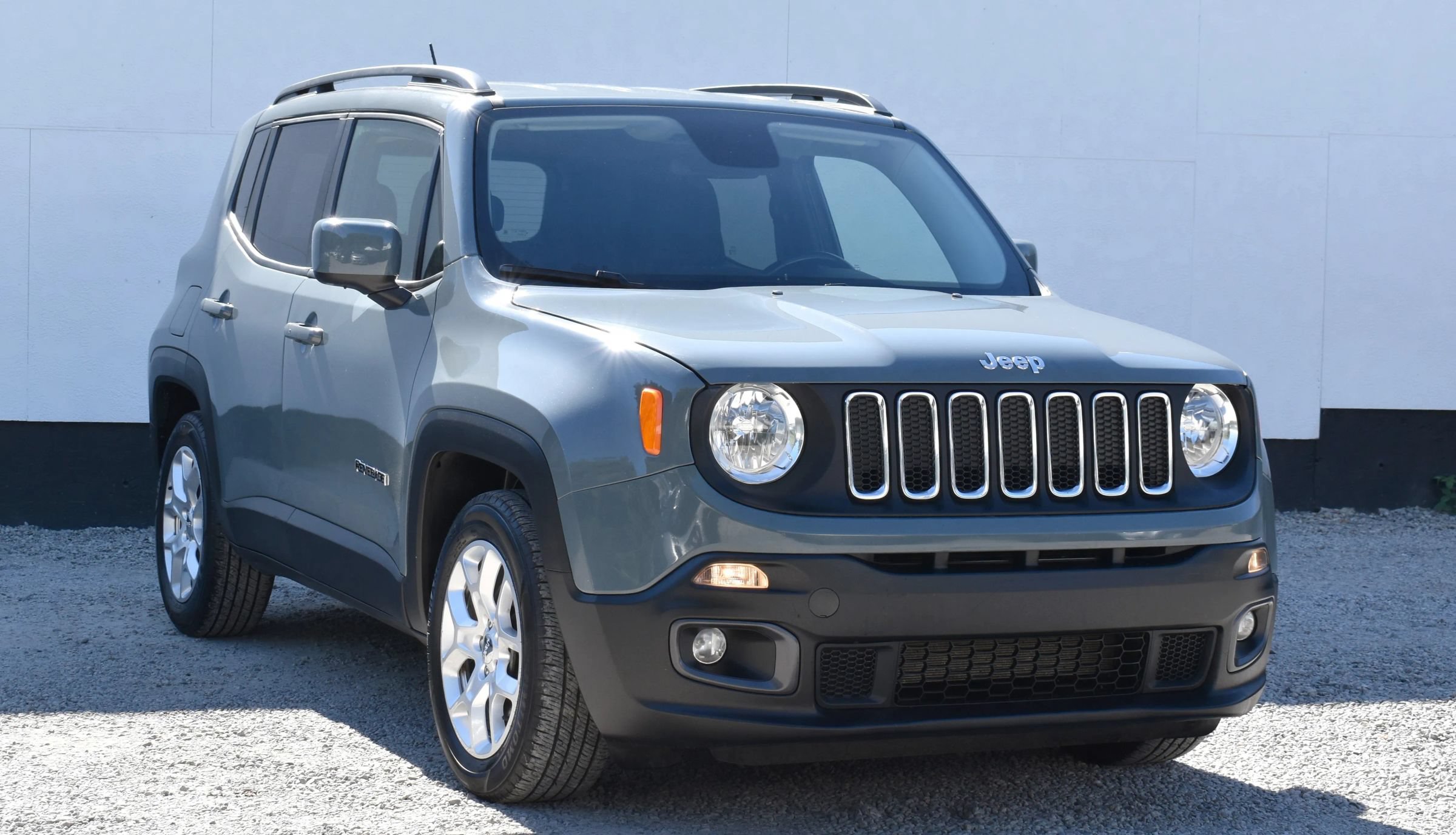 Used 2017 Jeep Renegade Latitude FWD image 1