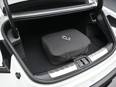 Used 2021 Porsche Taycan 4S image 22