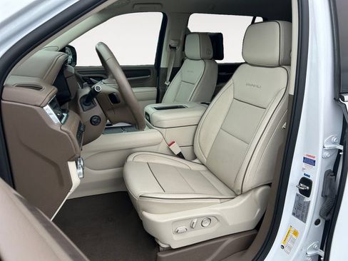 Used 2024 GMC Yukon XL Denali w/ Advanced Technology Package AWD/4WD image 6