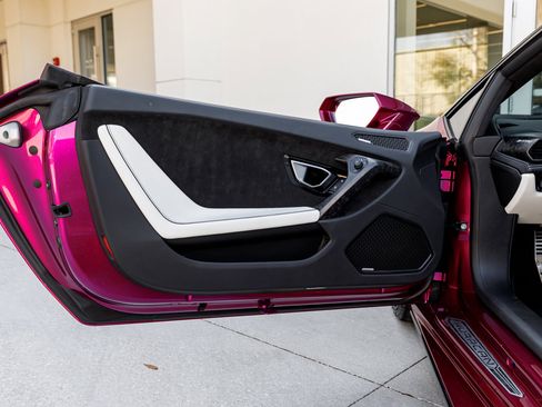 Used 2022 Lamborghini Huracan EVO image 30