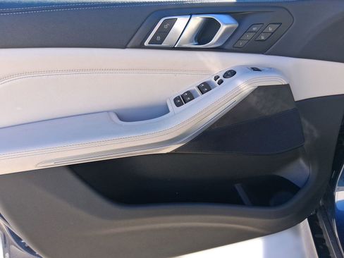 Certified 2022 BMW X5 sDrive40i w/ M Sport Package image 12