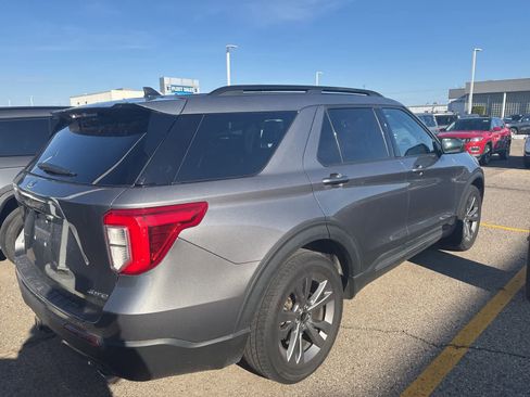 Used 2021 Ford Explorer XLT w/ Equipment Group 202A image 9