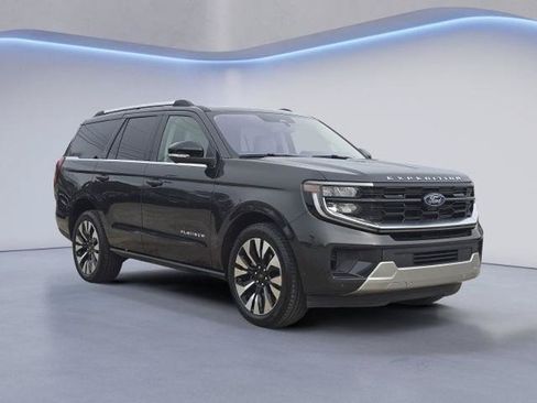 Certified 2025 Ford Expedition Platinum w/ Driver's Package AWD/4WD image 2