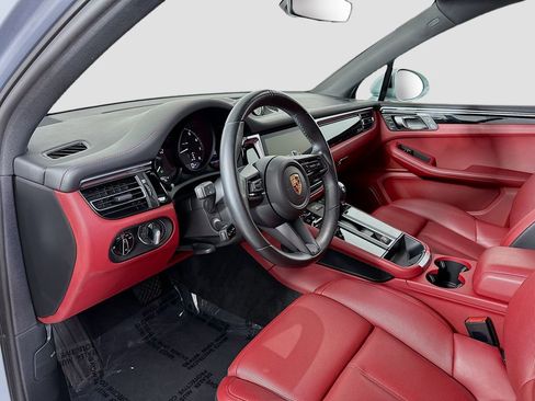 Certified 2023 Porsche Macan AWD/4WD image 4