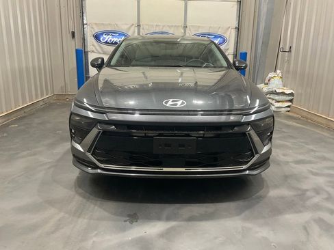 Used 2025 Hyundai Sonata SEL FWD image 2