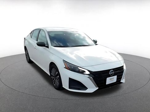 Used 2025 Nissan Altima 2.5 SV image 3