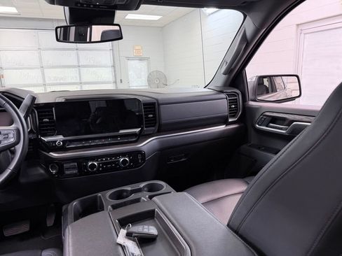 Used 2026 GMC Sierra 1500 SLT AWD/4WD image 28