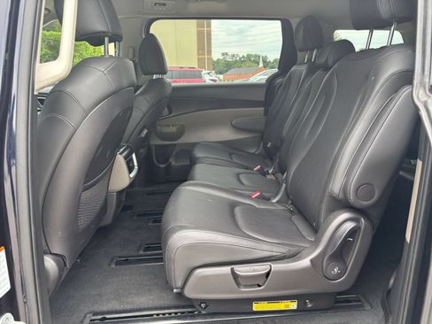 Used 2026 Kia Carnival FWD image 27
