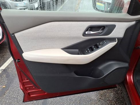 Used 2021 Nissan Rogue SV image 11