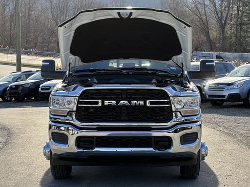 Used 2024 RAM 3500 Tradesman w/ Chrome Appearance Group image 17