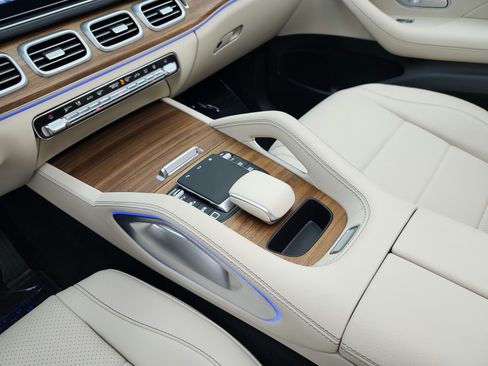 Certified 2025 Mercedes-Benz GLE 450e 4MATIC image 11