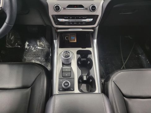 Used 2023 Ford Explorer XLT w/ Equipment Group 202A image 17