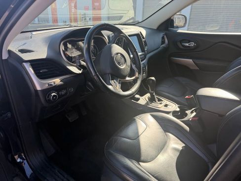 Used 2018 Jeep Cherokee Limited image 8