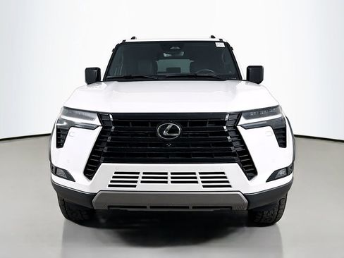 Used 2024 Lexus GX 550 AWD/4WD image 2