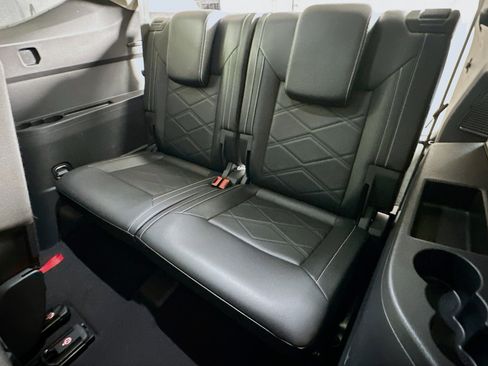 Used 2025 Volkswagen Atlas SE image 27