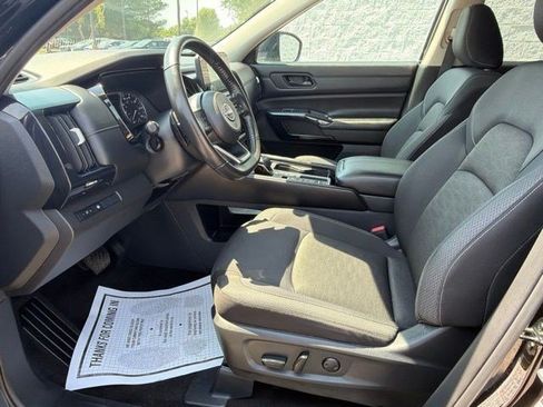 Used 2024 Nissan Pathfinder SV FWD image 13