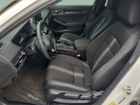 Used 2025 Honda Civic Sport image 26