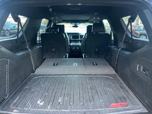 Used 2021 GMC Yukon XL Denali w/ Denali Premium Package image 11