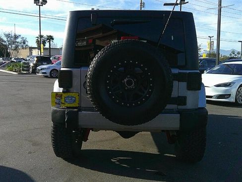 Used 2018 Jeep Wrangler Unlimited Sahara image 6