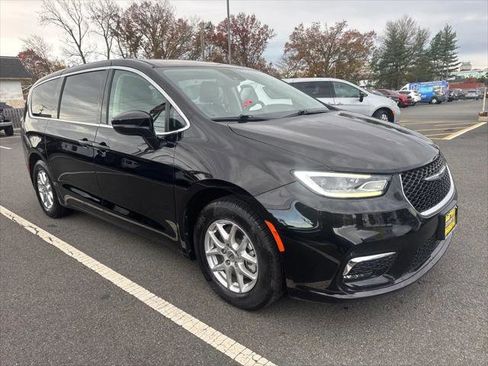 Certified 2024 Chrysler Pacifica Touring-L image 1