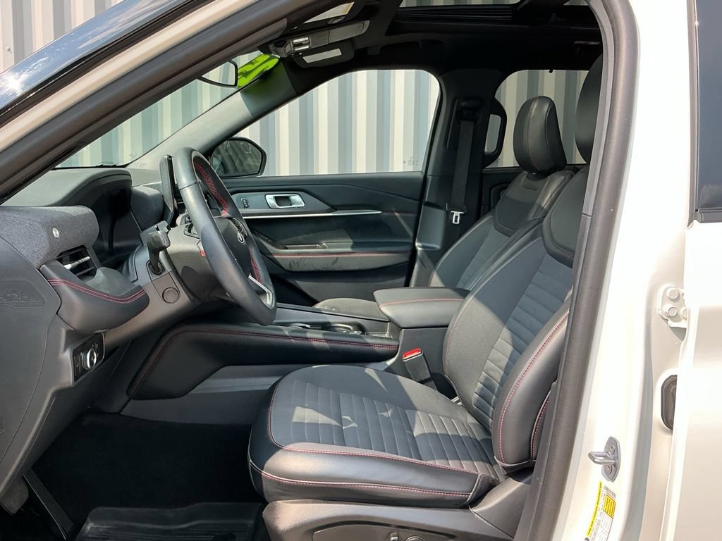 Used 2025 Ford Explorer ST-Line w/ Premium Package AWD/4WD image 9