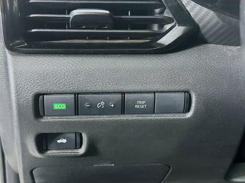 Used 2022 Nissan Sentra SV image 17