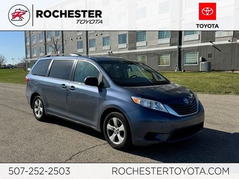 Certified 2016 Toyota Sienna LE FWD image 1