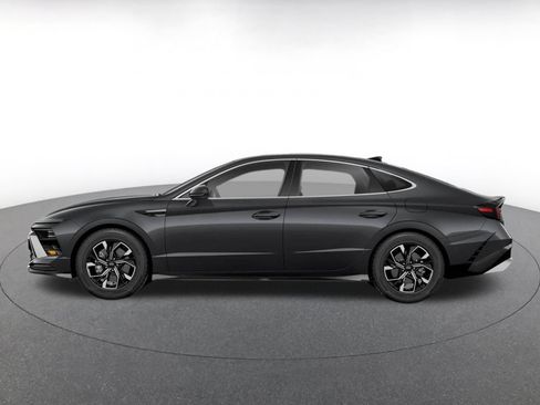Used 2025 Hyundai Sonata SEL FWD image 2