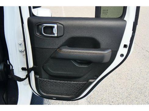 Used 2022 Jeep Wrangler Unlimited Sahara AWD/4WD image 21