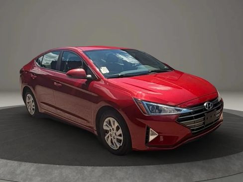 Used 2019 Hyundai Elantra SE FWD image 2