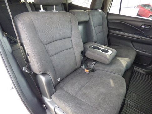 Used 2019 Honda Pilot LX image 6