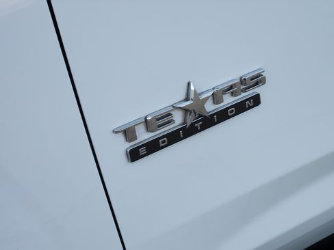 Used 2021 Chevrolet Tahoe LT w/ LT Signature Package image 11