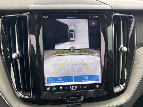 Used 2025 Volvo XC60 B5 Plus image 28